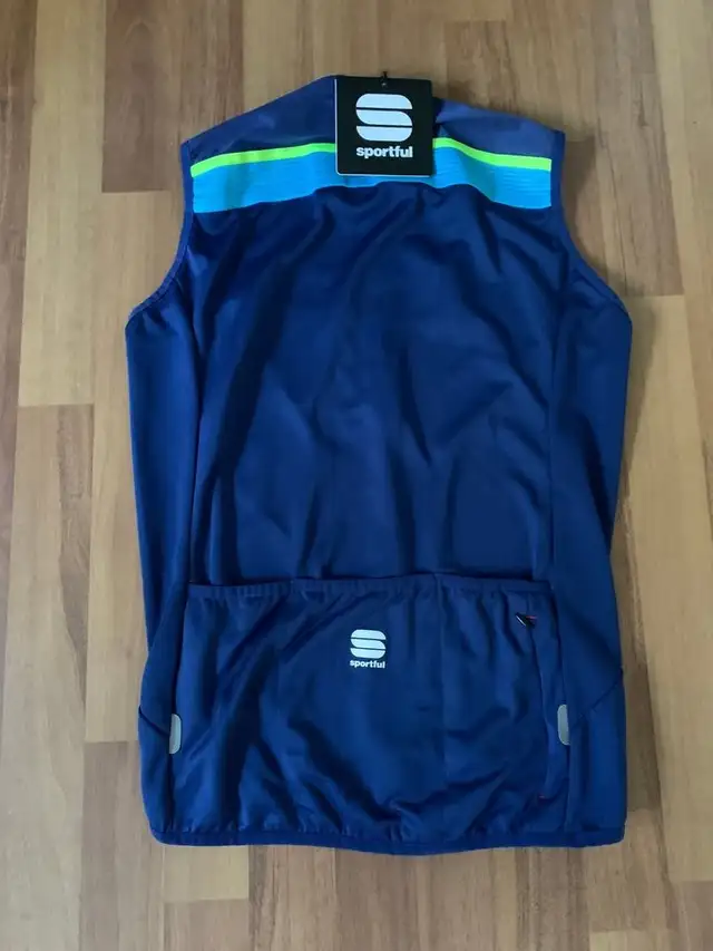 SPORTFUL PISTA SLEEVELESS MAILLOT VÉLO HOMME MEDIUM NEUF in Clothing, Shoes & Accessories in Lévis - Image 3