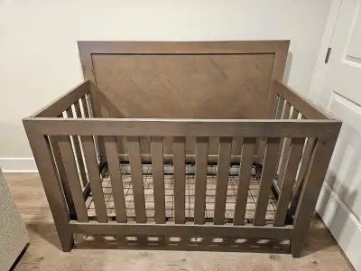 - Measures 55" l x 29" w x 44" h, - Made of pine wood, - Herringbone patterned headboard, - Colour i...
