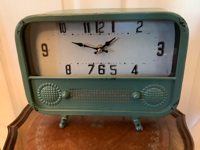 Ganz Desk Top Faux Radio Clock in Arts & Collectibles in Belleville - Image 4