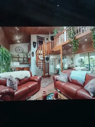 6 MONTHS rental NOV 1 to APRIL 30..........Furnished 2 bedroom loft appartment. Best location. UBC b...