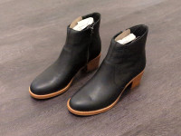 Brand new Roots Women Library Boot (Black)