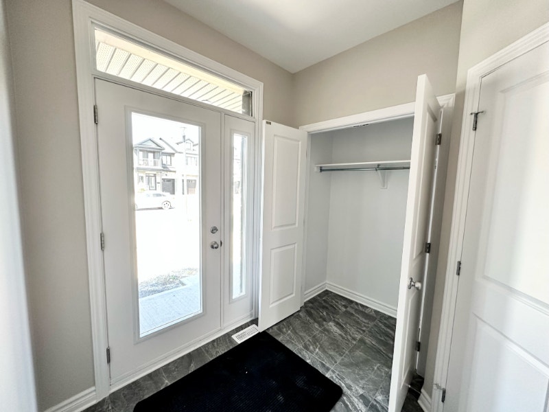 3 bed 3 bath newly built 2 story Detach House for rent in Embrun Long