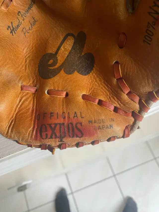 professional model ME711 Expos glove in Baseball & Softball in Mississauga / Peel Region - Image 3