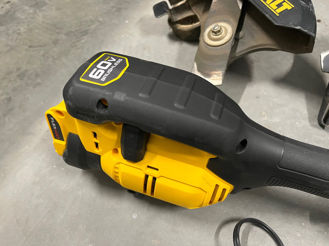 Dewalt 60v Trimmer and Attachments in Power Tools in Barrie - Image 2