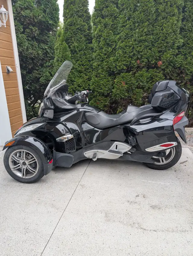 Spyder RT-S in Touring in West Island - Image 5