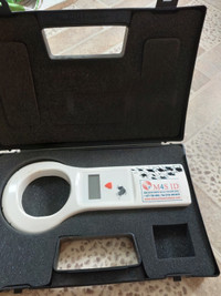World Wide microchip scanner for dogs and cats