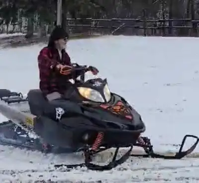 Winter isn't done with us yet ! Kill it with this well maintained and cared for 2006 Mountain Series...