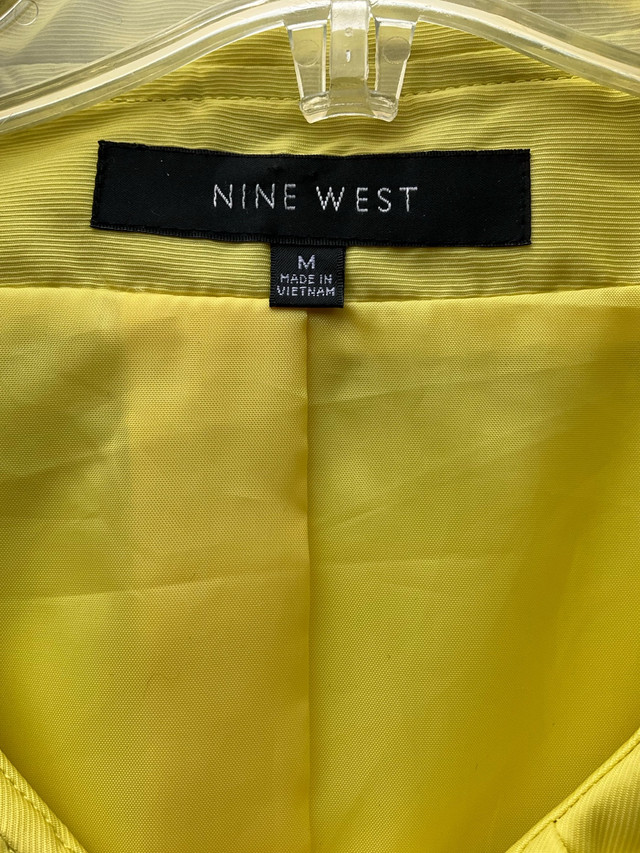 Manteau de femmes / printemps / NINE WEST / jaune / médium dans Femmes - Hauts et vêtements d'extérieur  à Ville de Montréal - Image 2