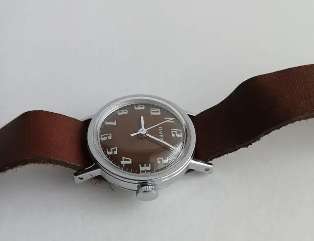 Timex -- Vintage (1975) -- Remontage Manuel / Manual Wind Watch in Jewellery & Watches in City of Montréal - Image 8