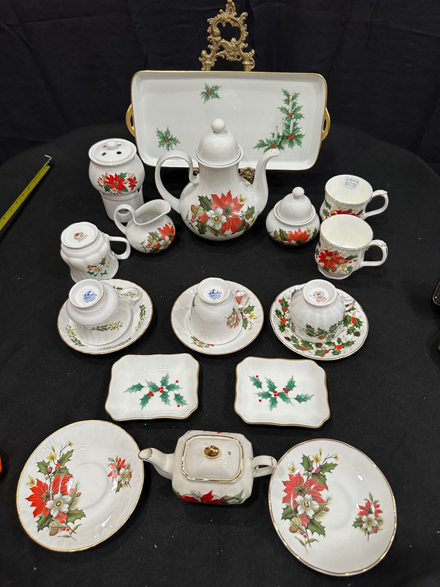 Vintage Christmas dishes, Tea cup and tea pot set  in Kitchen & Dining Wares in Hamilton