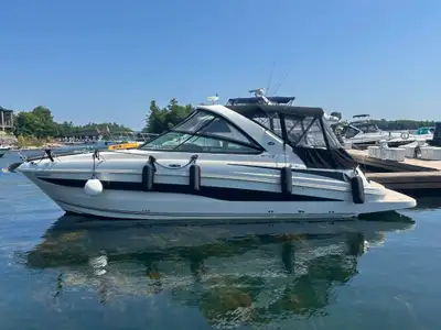 Elevate your boating lifestyle with this like-new 2013 Sea Ray 370 Venture, one of the most versatil...