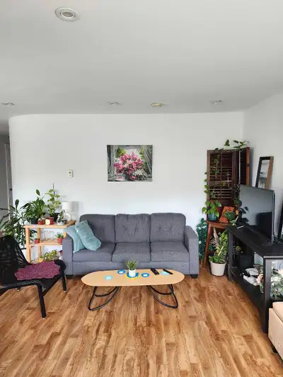 Urgent: Room for rent