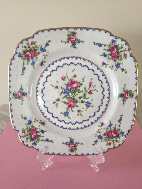 ROYAL ALBERT-BONE CHINA PETIT POINT PLATE- in Home Décor & Accents in Edmonton