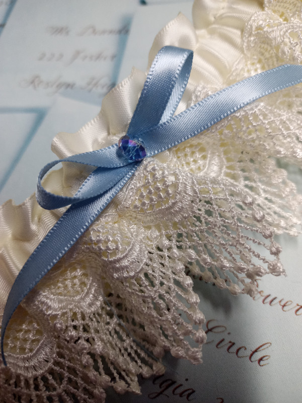 Ivory Lace Wedding Garter in Wedding in Barrie - Image 2