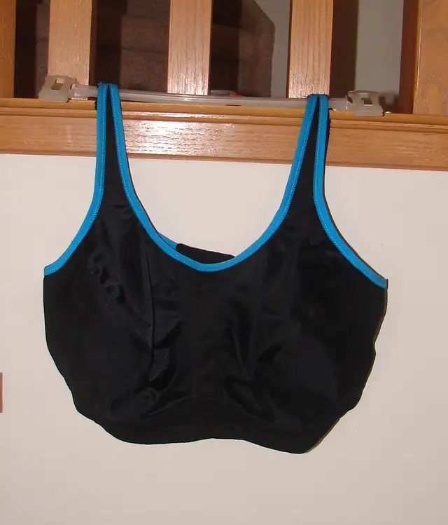 NEW Sports Bra - sz 38DD