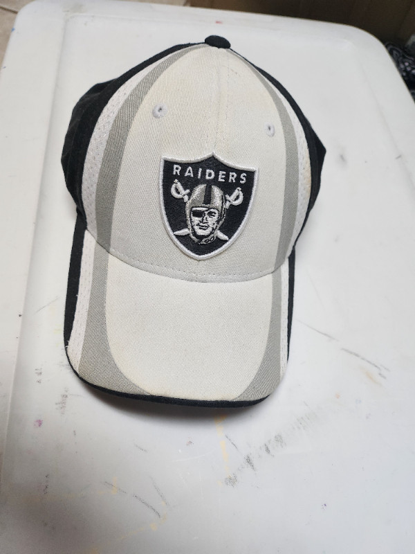 Raiders duffle bag in Football in Edmonton - Image 2