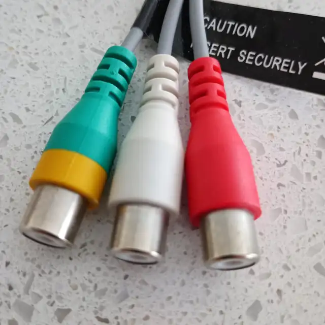 3.5 to RCA Audio Video adapter for TV'S TCL Sony RCA Sanyo LG in General Electronics in Ottawa - Image 4