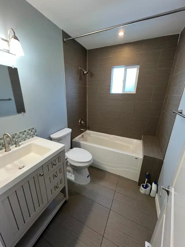 Renovated 4 BR/2B Entire House DT Vernon in Long Term Rentals in Vernon - Image 7