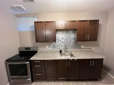 Cozy Impeccable 1 Bedroom Apartment for Rent- S. Barrie