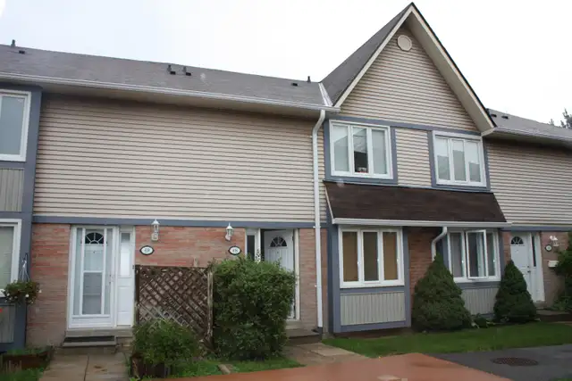 ATTENTION UTM STUDENTS!! ROOM IN EXCELLENT LOCATION  (TAKEN) in Room Rentals & Roommates in Mississauga / Peel Region - Image 2