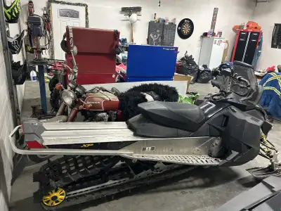 2009 skidoo 163 rev xp 2750 kms with new engine at 1200 kms Mint machine , track is excellent , Need...