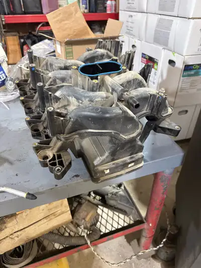 Removed from a 2v 5.4l ford. To install different intake. Good condition.