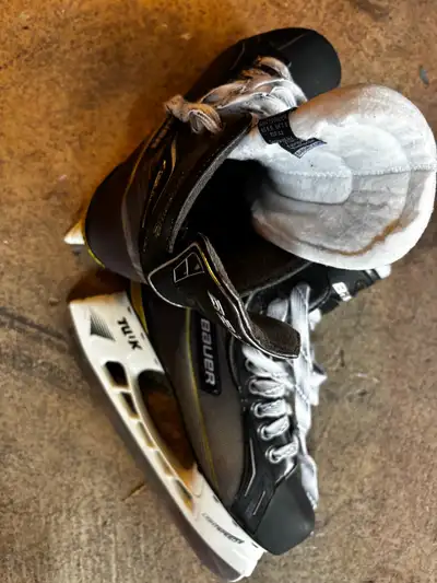 Bauer Hockey Skates - US 8.5 in new condition, View more