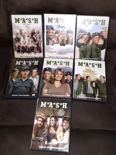 7 coffrets de dvd (total 21 DVD) MASH à vendre comme neuf en français Je peux me déplacer