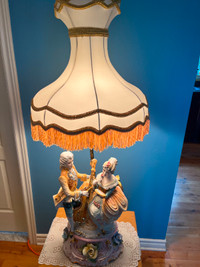 Magnifique lampe Capodimonte fabriquée en Italie