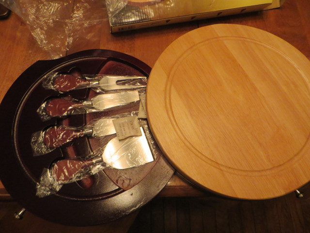 Casa Elite Cheese round wood plank and accessories. Never used. in Kitchen & Dining Wares in Trenton