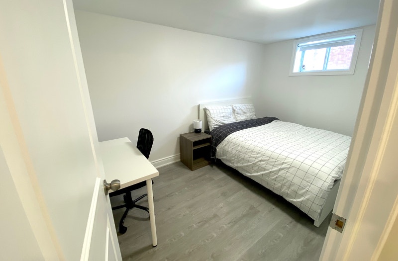 Private Bedroom for Rent in Etobicoke (1 person only) Room Rentals