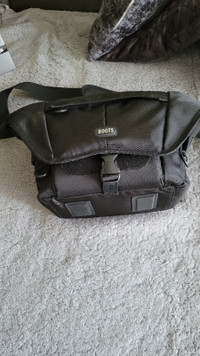 Roots camera bag $20