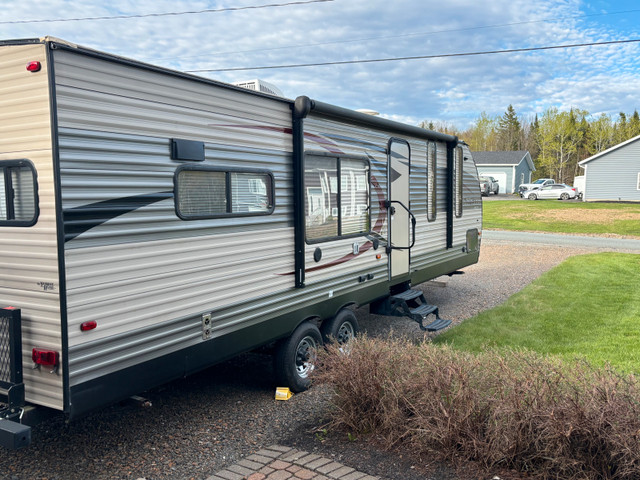 REDUCED!! 30’ 2017 Forest River Cherokee Couples Traile in Travel Trailers & Campers in Fredericton - Image 2