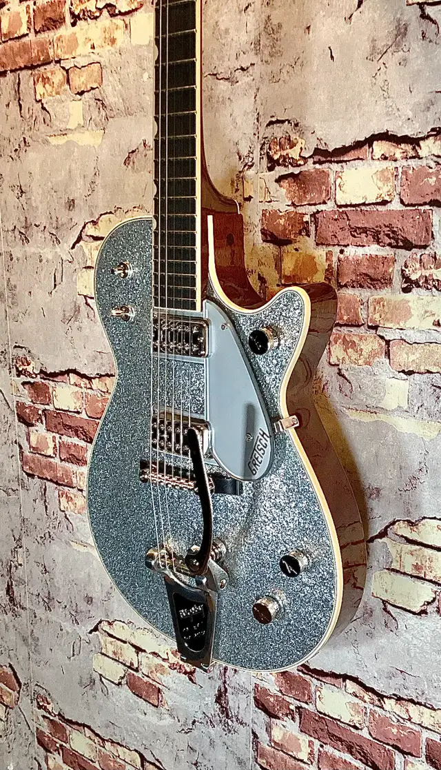 Gretsch 59 Vintage Select '59 Silver Jet™ with Bigsby in Guitars in Oakville / Halton Region - Image 3
