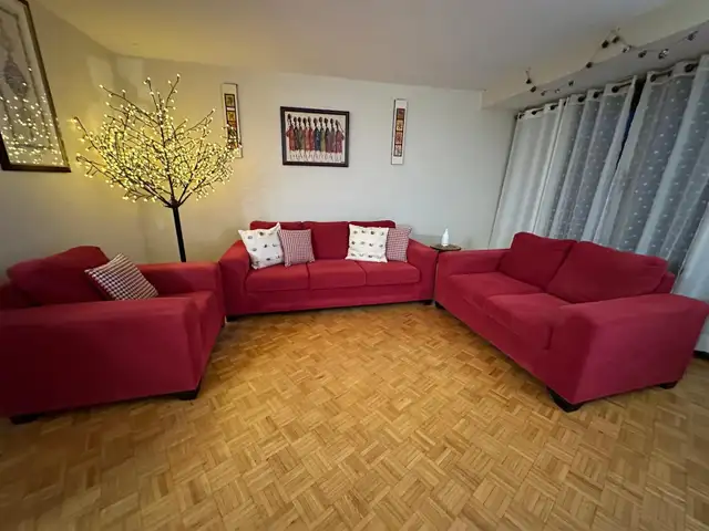 Red Sofa Set in Couches & Futons in City of Toronto - Image 2