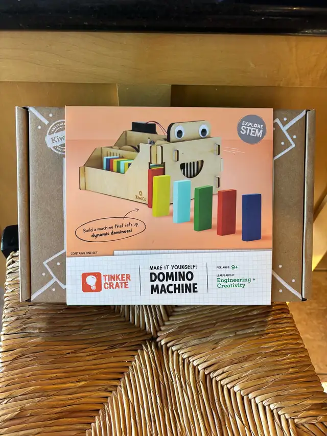 Kiwi Crate - Domino Machine- New