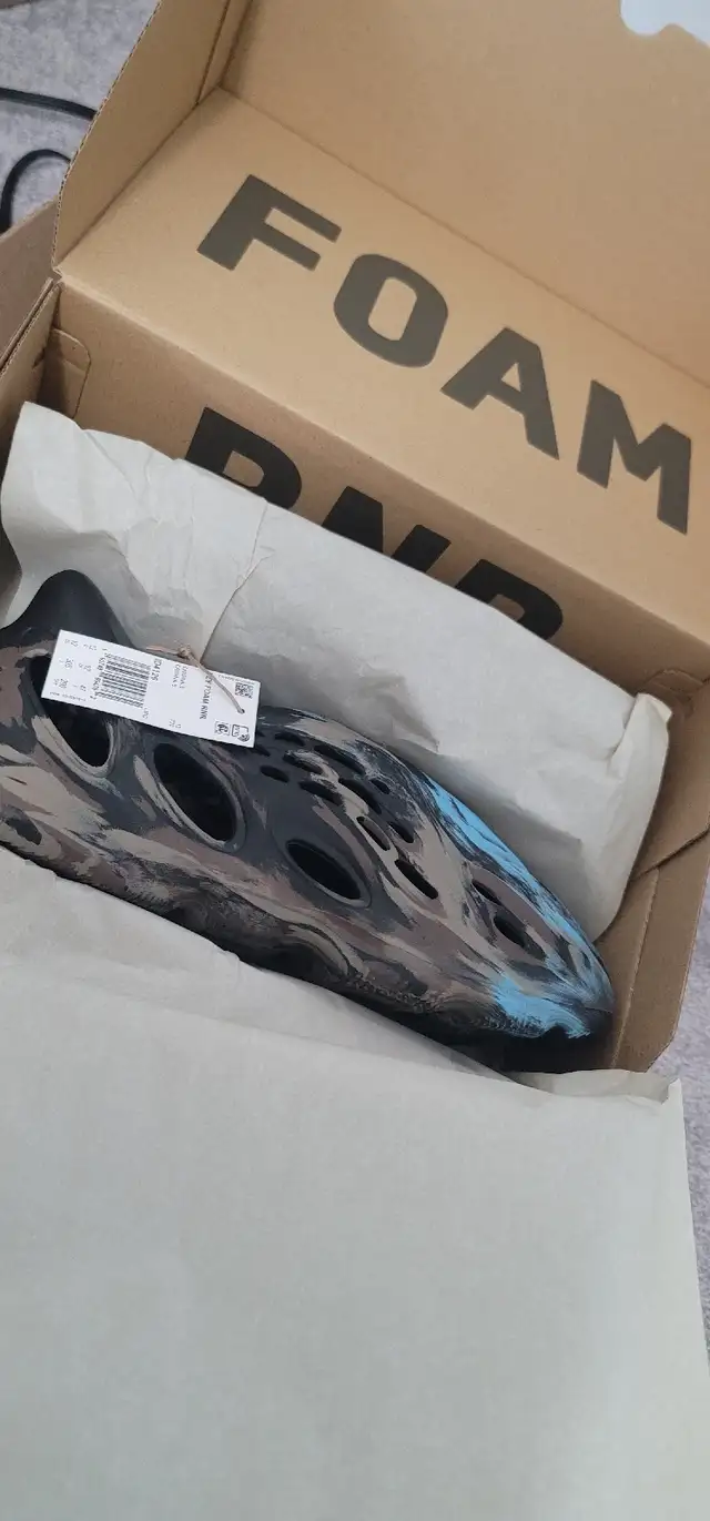YEEZY FOAM RNR RUNNER MX CINDER sz 12 New Confirmed Adidas in Men's Shoes in Markham / York Region - Image 2