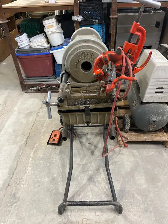 Ridgid 1822 Pipe Threader in Power Tools in Norfolk County - Image 2