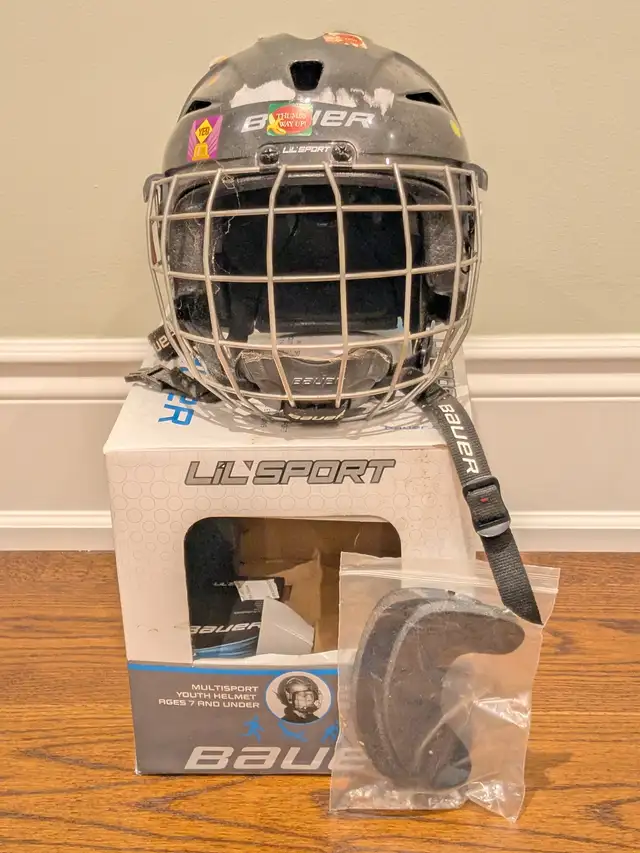 Youth used ice skates and helmets in Skates & Blades in City of Toronto - Image 5