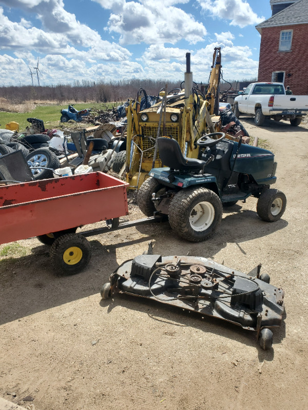 craftsman lawn tractor and dump trailer in Lawnmowers & Leaf Blowers in Mississauga / Peel Region