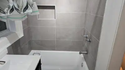 À qui la chance ? Ce charmant 3½ lumineux, situé au rez-de-chaussée d’un duplex en plein centre-vill...