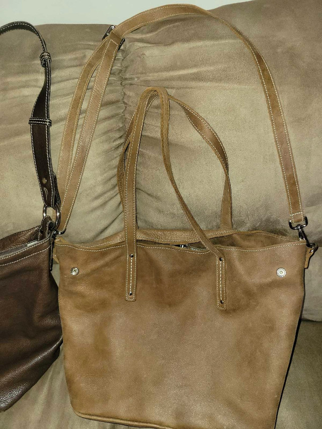 2 Large Leather ROOTS Bags in Women's - Bags & Wallets in North Bay - Image 2