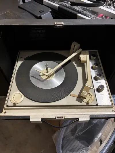 Vintage Westinghouse Phonograph Record Player. Believe to be made in the 1960s (early to mid). Model...