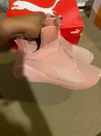 Woman’s pink puma sneakers 5.5 W