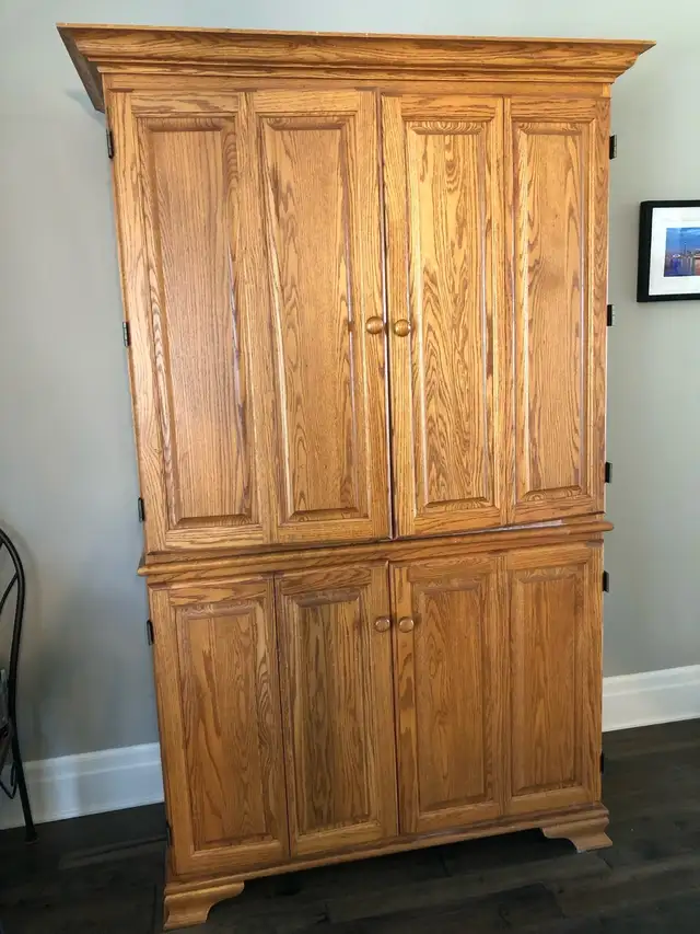 Solid oak wardrobe / custom made 2 pieces in Dressers & Wardrobes in City of Toronto - Image 3