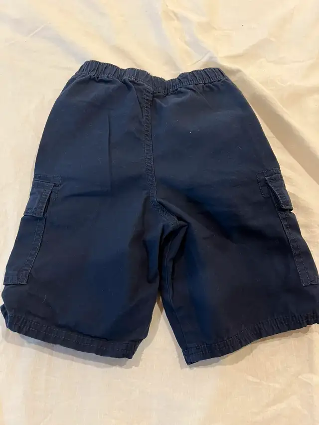 NAVY BOYS KHAKI SHORTS - Size 5 like new62863262418305123