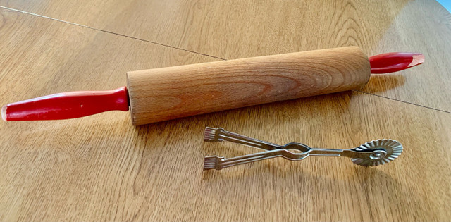 Rolling pin and pie crimper for your baking needs in Kitchen & Dining Wares in Winnipeg - Image 2