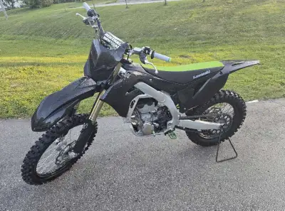 Hours On Bike: 25 hrs Engine: 4 Stroke Single, DOHC, Liquid Cooled Displacement: 249 cc Transmission...