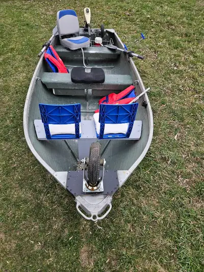 12 FT Aluminum boat and trailer with a few bruises but a great set up with two wheels at the back an...