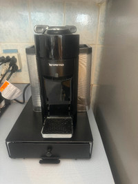 Machine à café utilisée très peu avec tiroir 100$